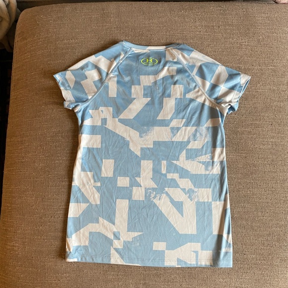 Under Armour Tee - Picture 2 of 3